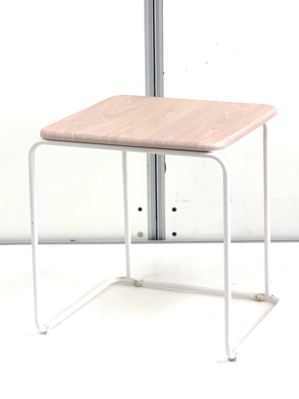 【人気上昇中】木製座面のスタッキングチェア。サイドテーブルでも使えます！miyatake
                        その他シリーズ
                                    中古
            