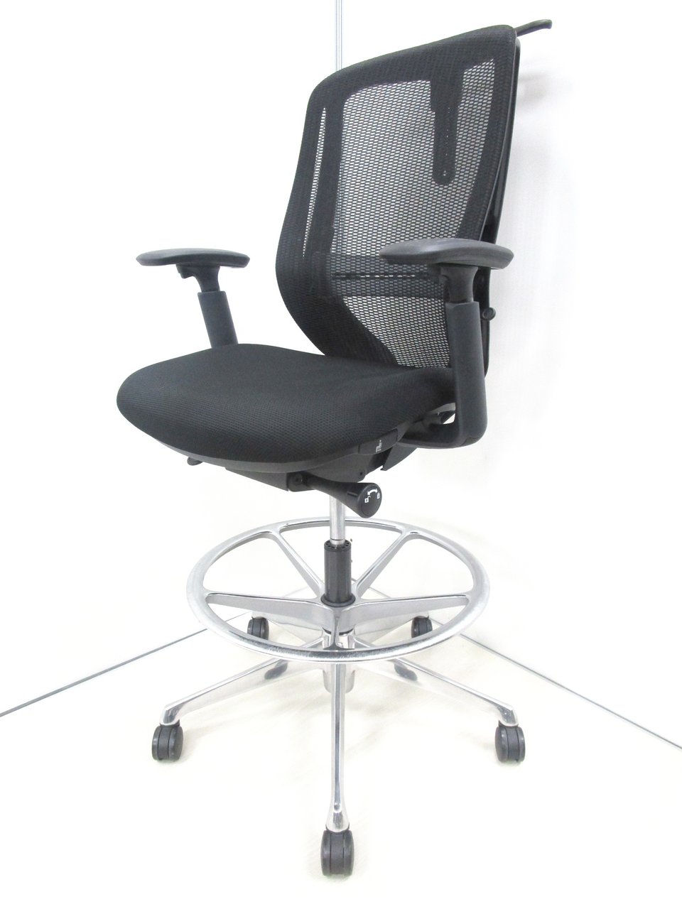 珍しいカウンターチェア！！【肘付】【良好品】オカムラ/シルフィー/ブラック【フレームなどもオールブラックの超シックなチェア】
                        シルフィー（メッシュ） 
                                    中古
            