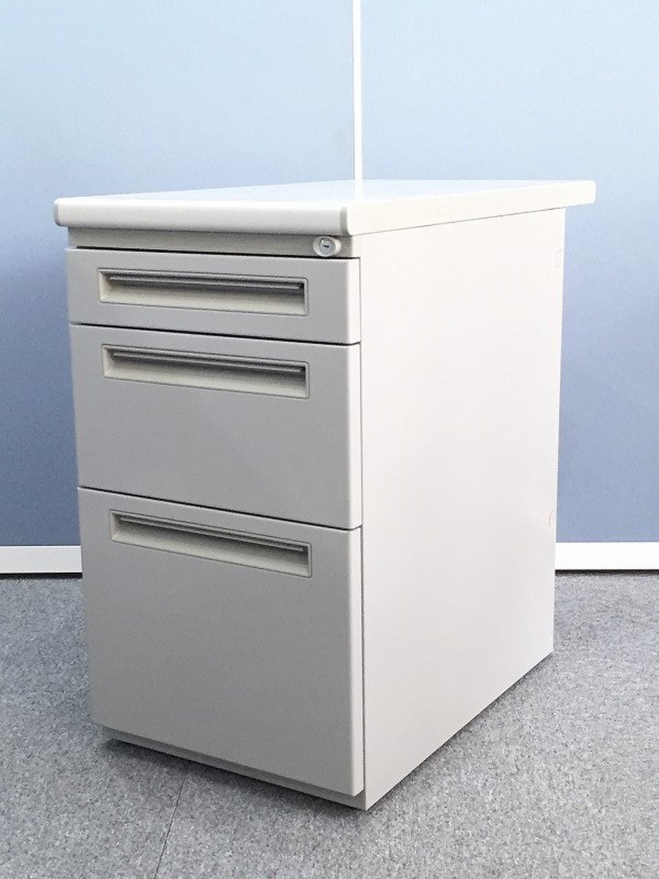 【1台限定！！】内田洋行製の３段脇机！！作業・収納スペースの増設に！【関西在庫数ナンバーワン・尼崎店】【特別価格！！】
                        Feed 
                                    中古
            