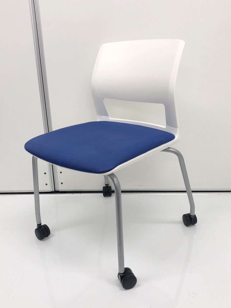 【キャスター付きで移動も楽々】コクヨ｜CK160シリーズ【座面に使用感あり】
                        160シリーズ 
                                    中古
            