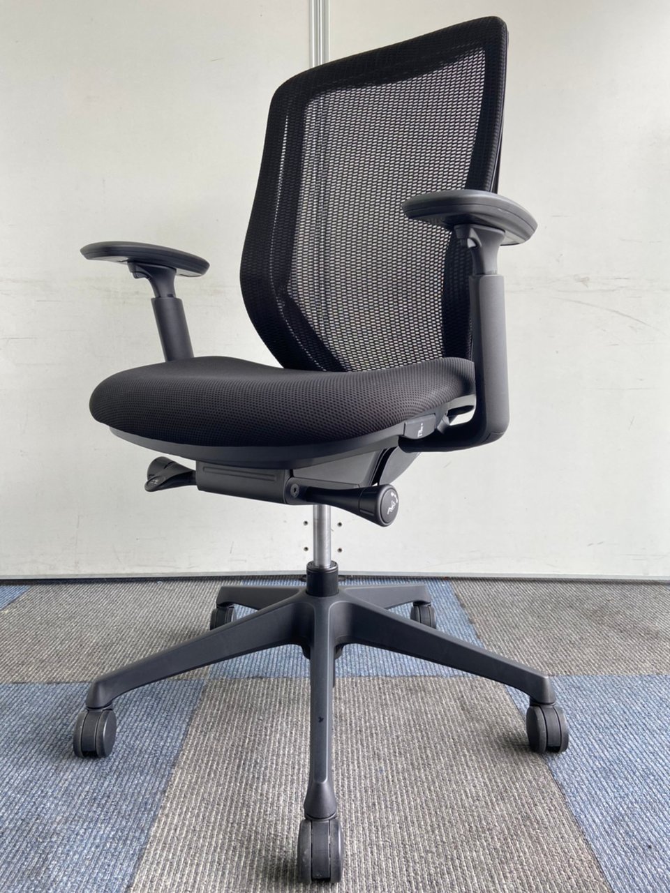 bm　オカムラ　シルフィーチェア　前傾機能　ハイバック　メッシュタイプ　中古 bm オカムラ シルフィーチェア 前傾機能 ハイバック メッシュ