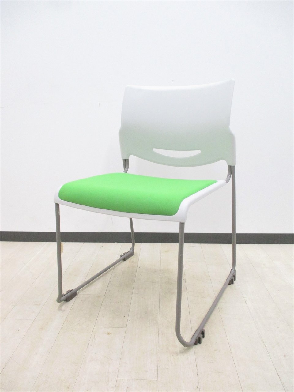 明るいグリーン色が社内の活気を与えます！トップメーカーの内田製！！
                        その他シリーズ
                                    中古
            