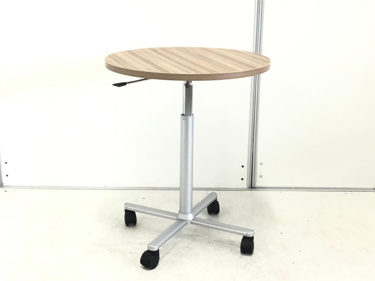 【ダークウッドのテーブル！】休憩スペースなどにおすすめ！
                        その他シリーズ
                                    中古
            