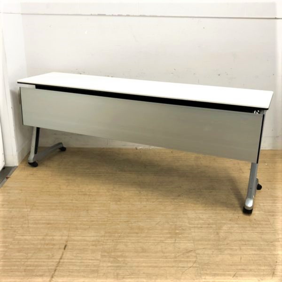 【省スペース化が見込めます】使わないときは重ねてまとめておけます！！　幕板もあり女性も安心　オカムラ　インターアクト
                        インターアクトPRO 
                                    中古
            