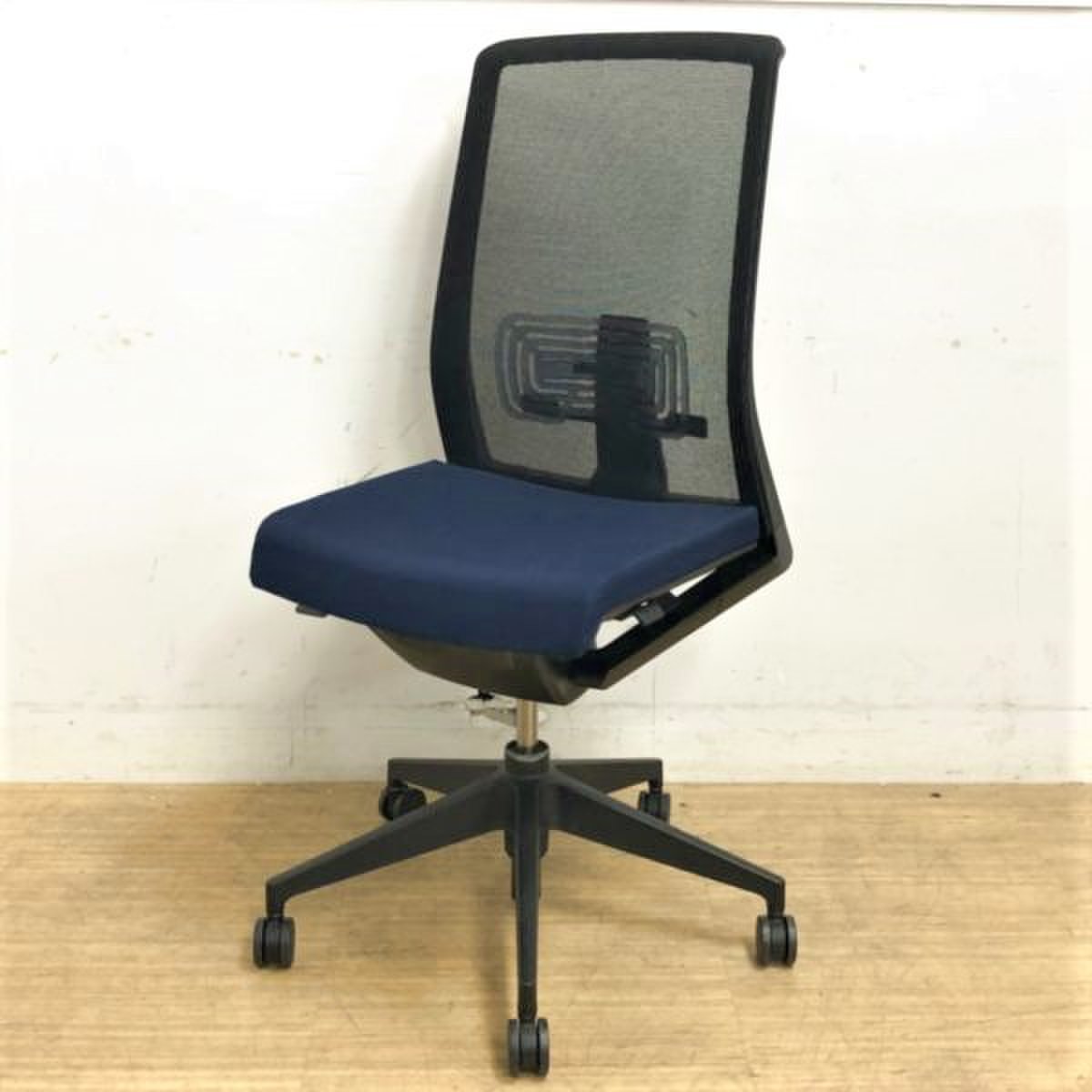 前傾機能・ランバーサポート付きのメッシュチェアがこの価格！長時間のデスク作業をサポート　腰への負担も軽減　ヘイワース　ベリータスク
                        ベリー 
                                    中古
            