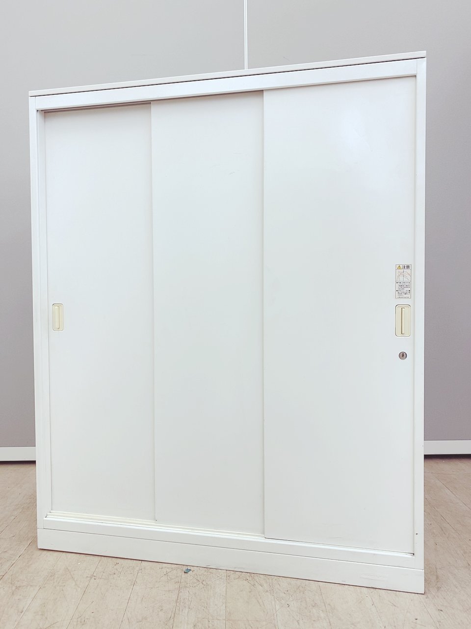 【省スペース設計】頑丈一番！オカムラ製3枚引き戸書庫※天板つき
                        レクトライン 
                                    中古
            