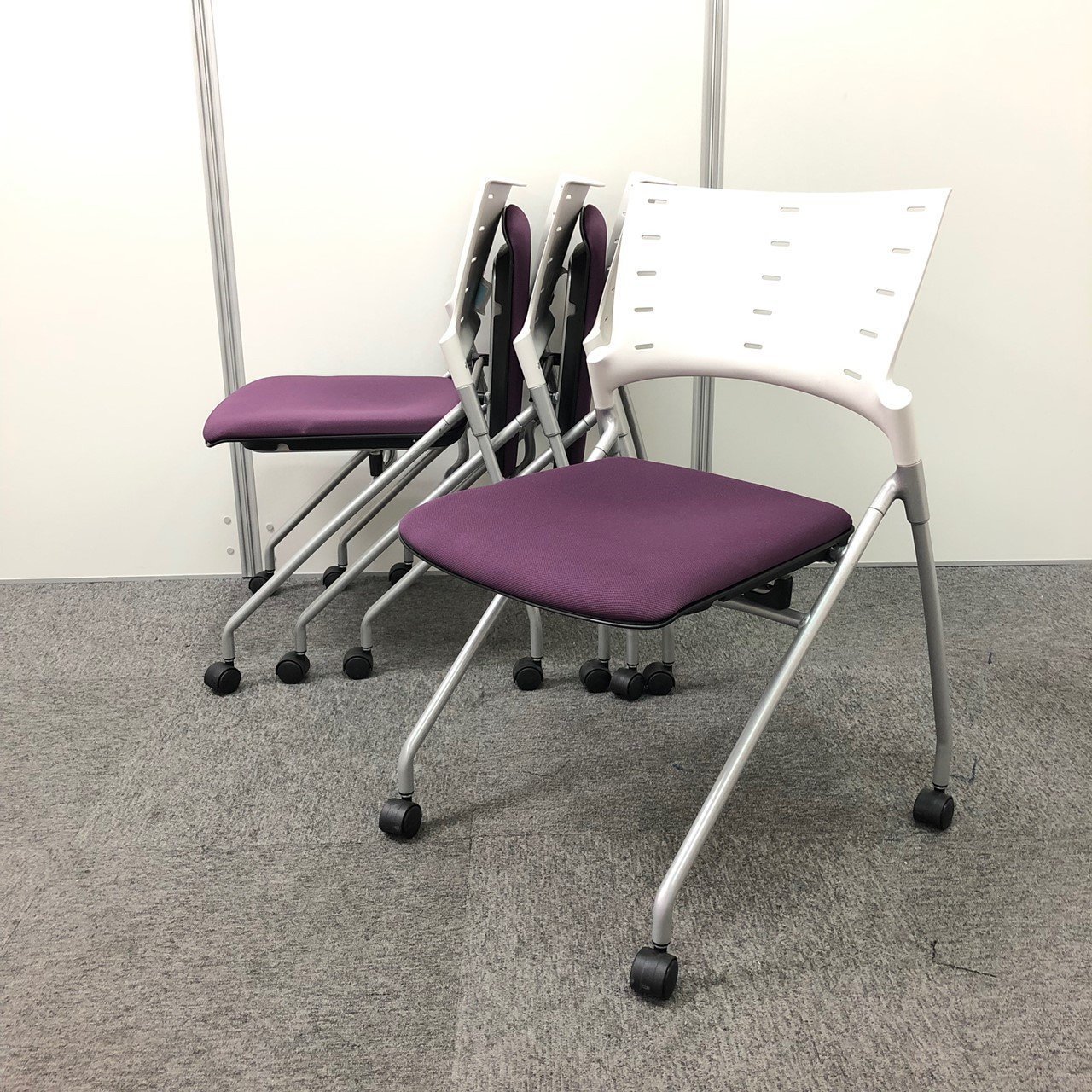 【クリーニング済み】【4脚セット】テーブルもご一緒に如何ですか？
                        マノス 
                                    中古
            