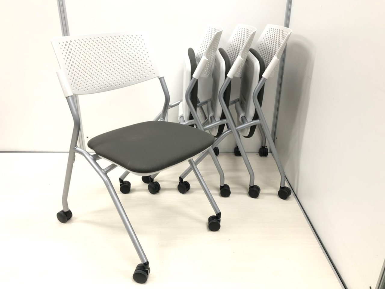 4脚セットでお買い得！内田洋行
                        その他シリーズ
                                    中古
            