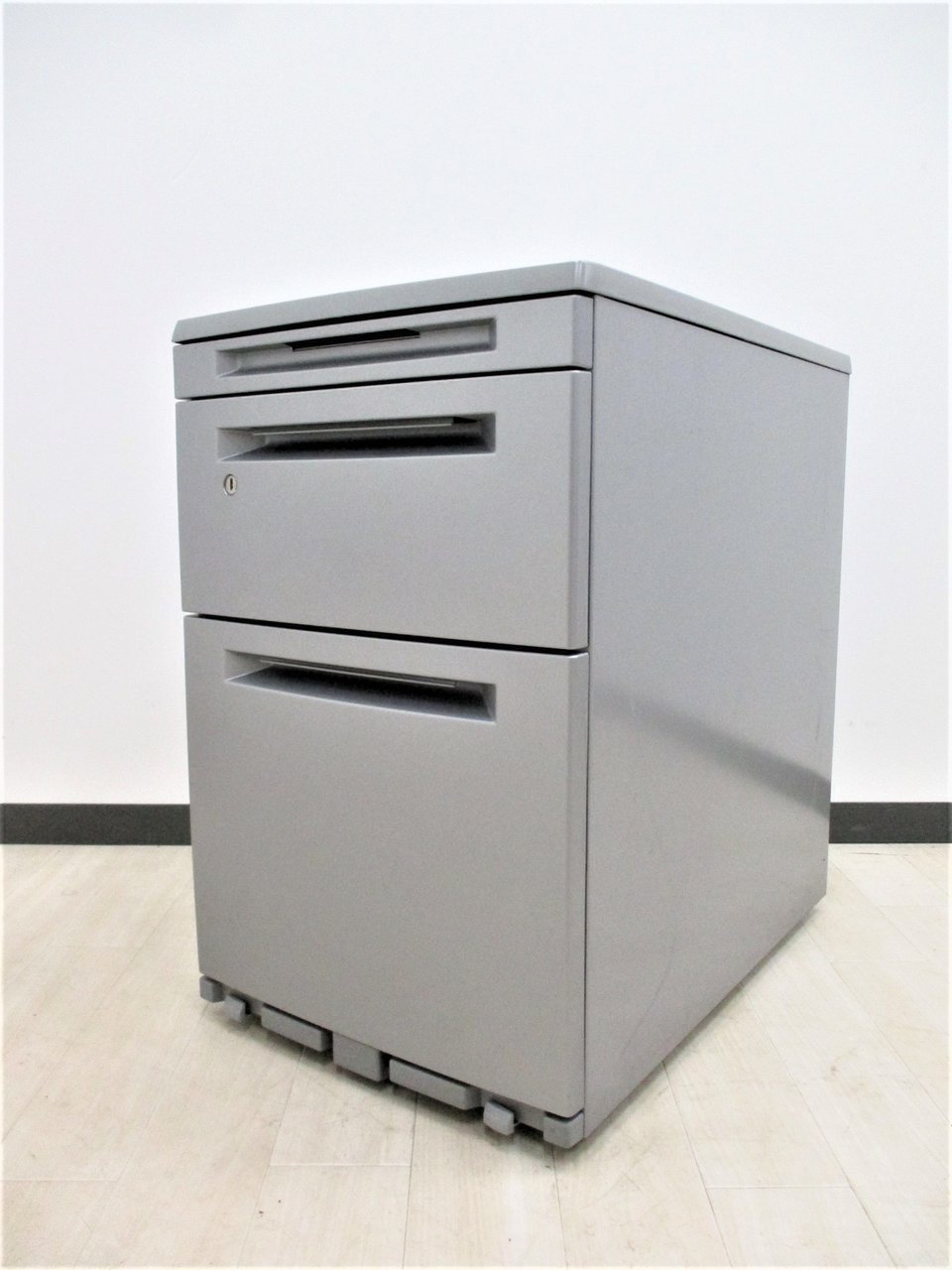 【40％オフ】【威風堂々】オカムラ製プロユニット！シルバー
                        プロユニット 
                                    中古
            