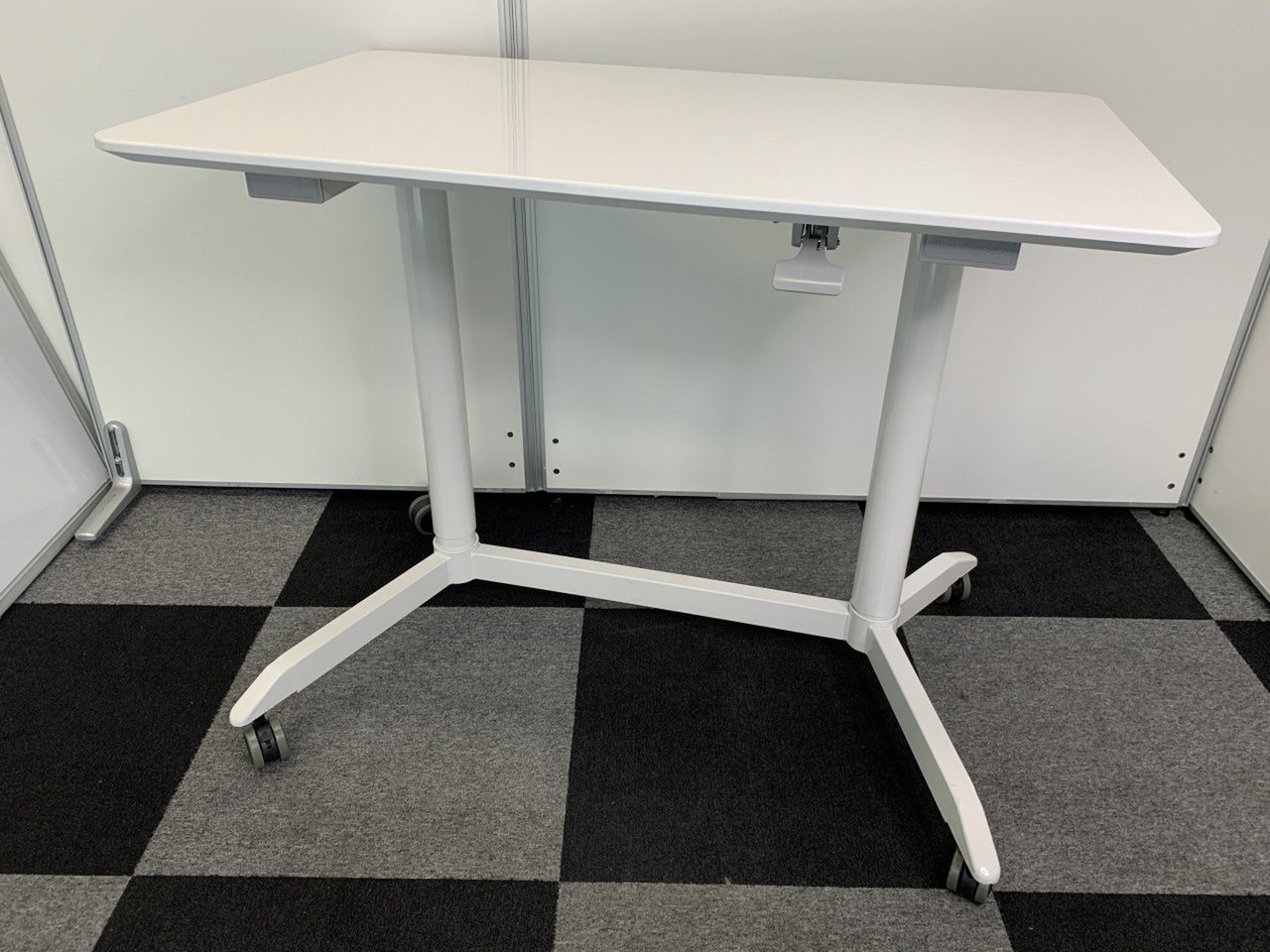 【上下昇降出来ます】ガス圧式の昇降レバーで簡単に昇降可能です。今、流行ってるのはコレ！
スタンディングデスク限定入荷！
                        その他シリーズ
                                    中古
            