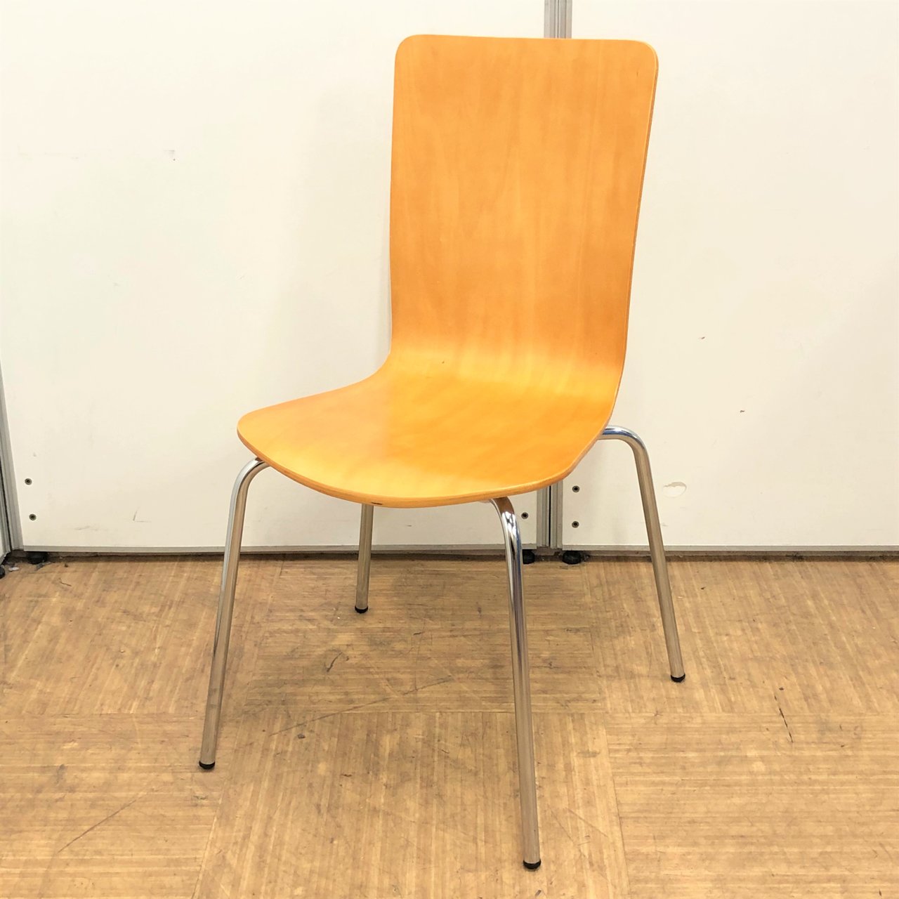 【6脚入荷】木目がおしゃれなスタッキングチェア！【省スペースでの収納も可能です】
                        その他シリーズ
                                    中古
            