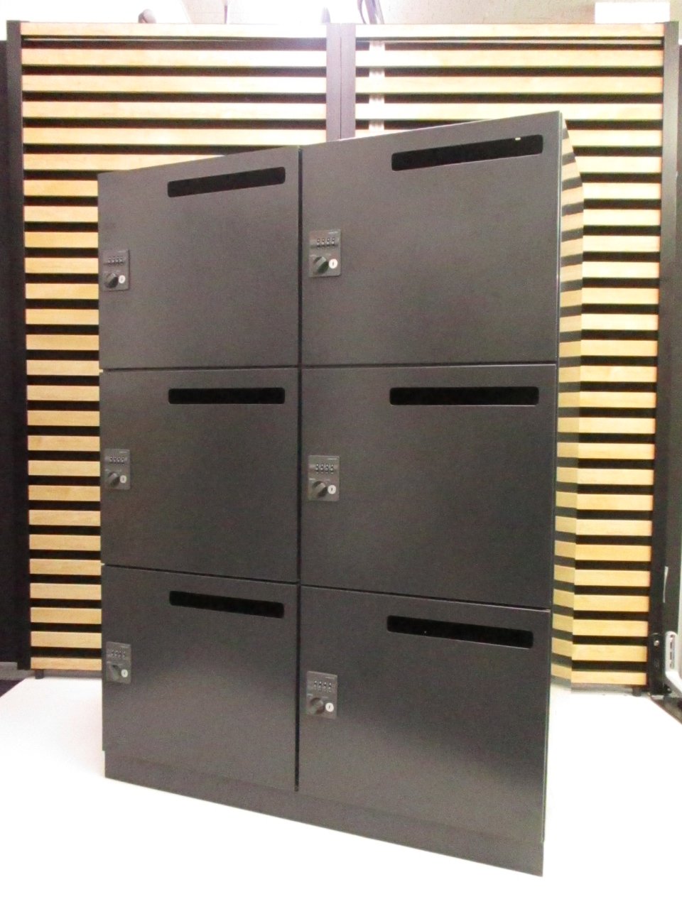 【KS】フリーアドレス席のオフィスに必需品！
■コクヨ
■エディア
■2018年製
                        エディア 
                                    中古
            