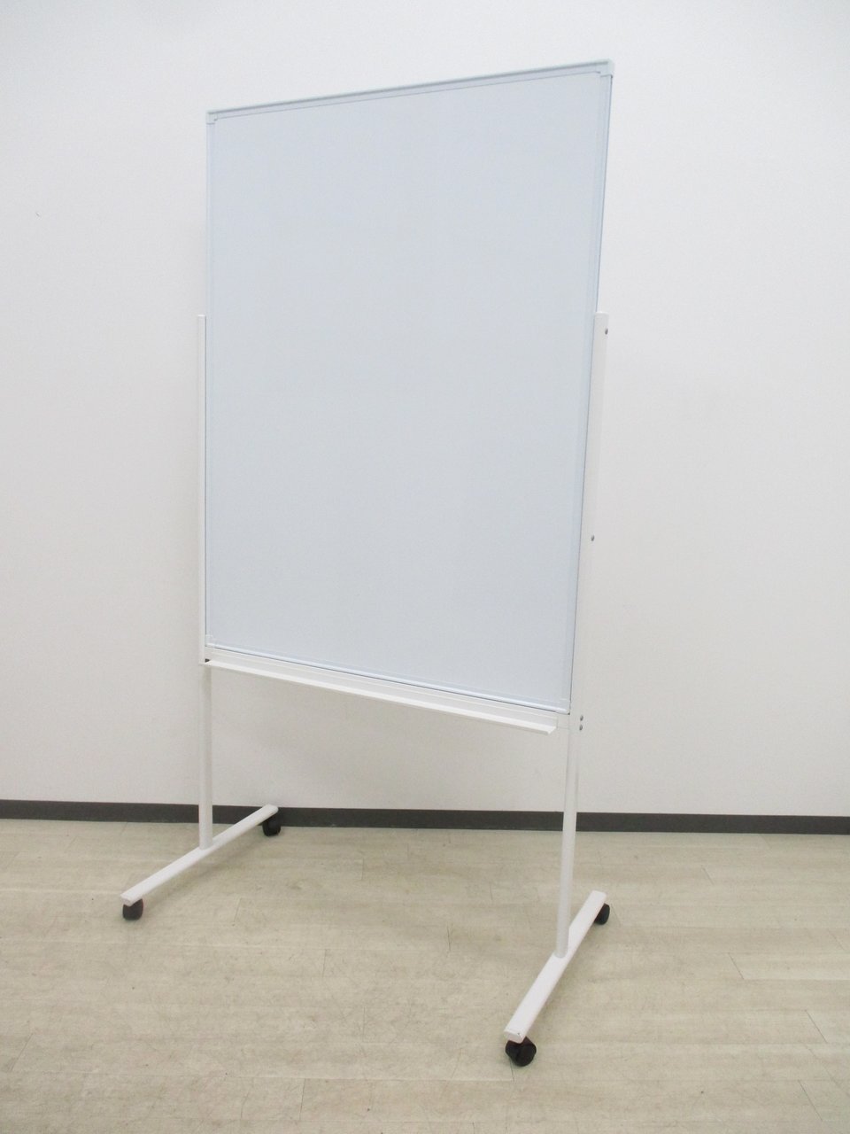 新品だと意外と高い！中古で便利なホワイトボード！
                        その他シリーズ
                                    中古
            