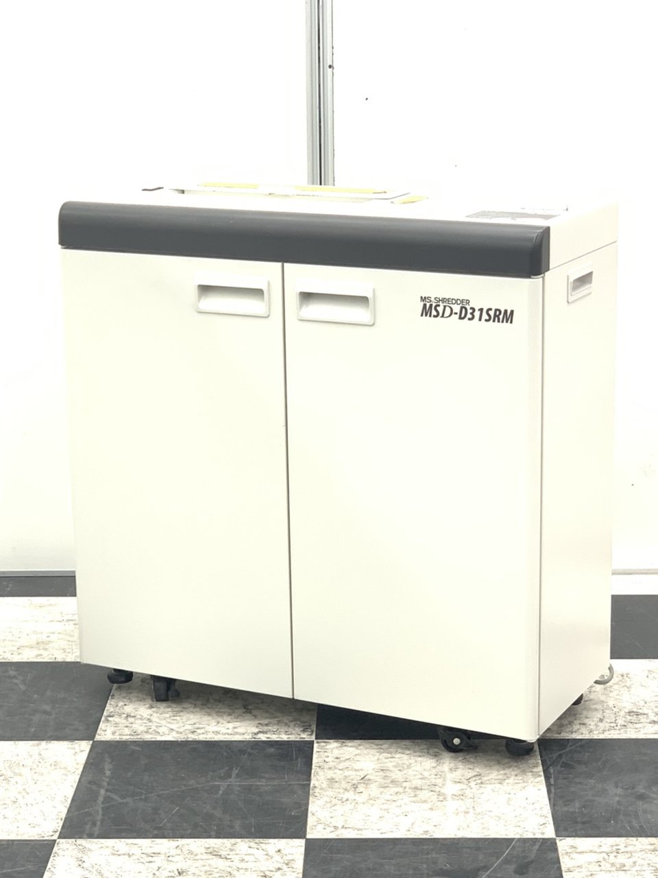 コンパクトが人気の薄型！デスクサイドに置ける！データメディアカット可能。明光商会製　MSD-D31SRM
                        MSDシリーズ 
                                    中古
            