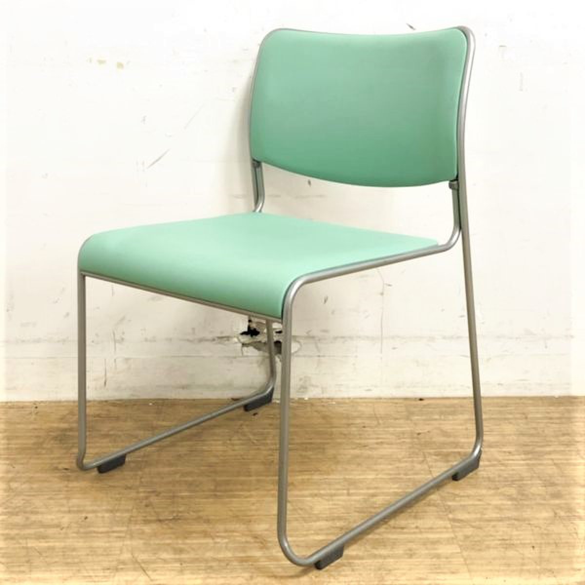 【複数脚入荷】会議や談笑スペースに最適　重ねておけるので省スペース化に貢献　
                        MP-100シリーズ 
                                    中古
            