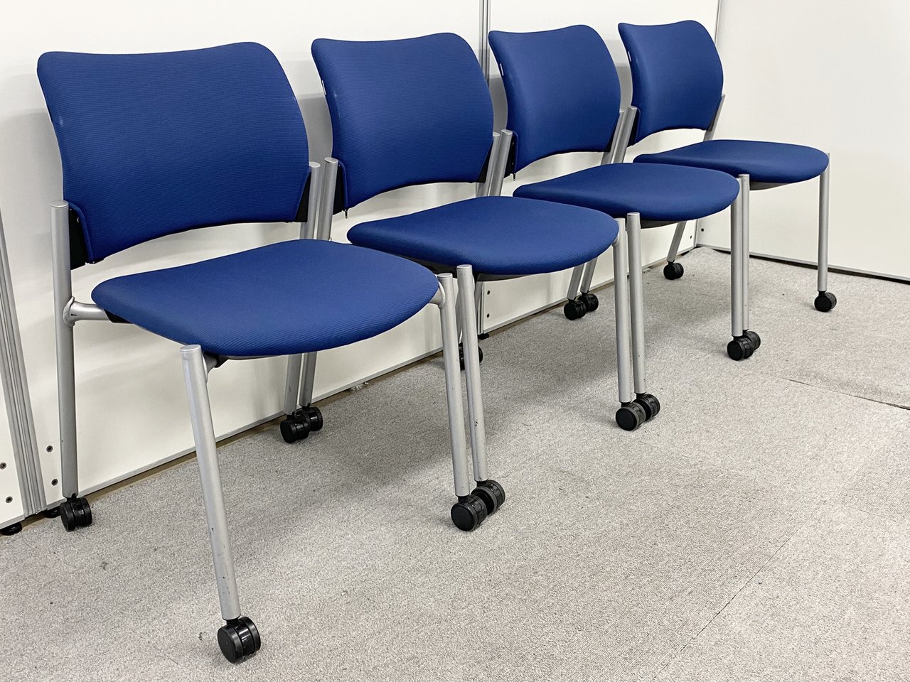 【4脚セット商品！！】ミーティングテーブルとセット購入もおすすめです！
                        8147シリーズ 
                                    中古
            