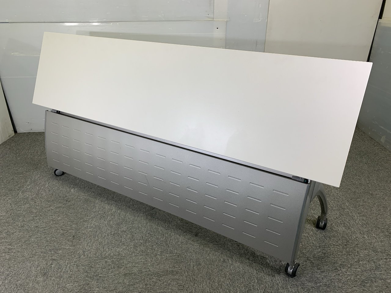 【イトーキ/ITOKI】サイドスタックテーブル/ホワイト/THK-184SKN-ZEW9
                        その他シリーズ
                                    中古
            