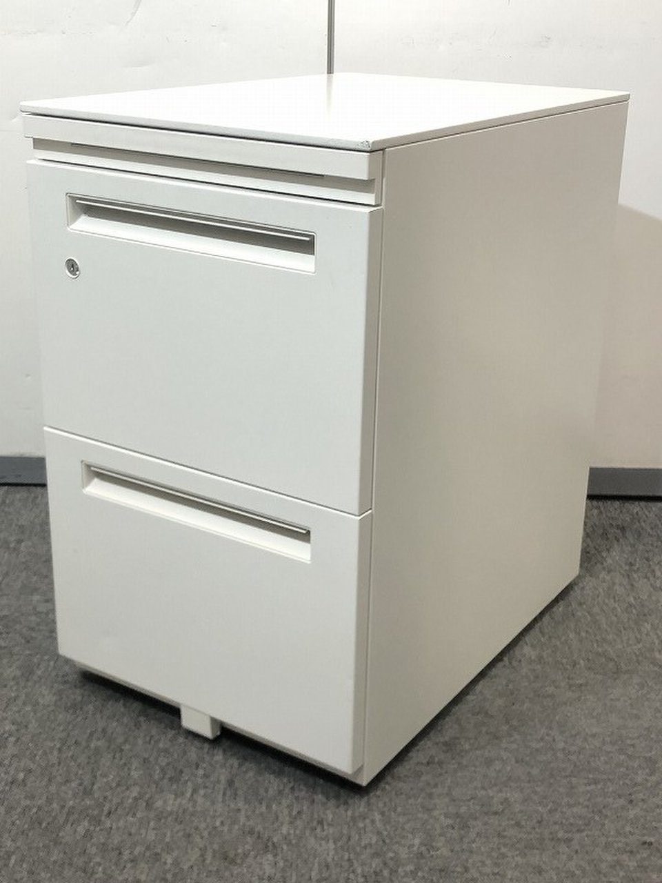 【在庫入替の為お安く！】フリーアドレスデスク用ワゴン|清潔感あるホワイト【新大阪】【北摂】
                        STワゴンシリーズ 
                                    中古
            