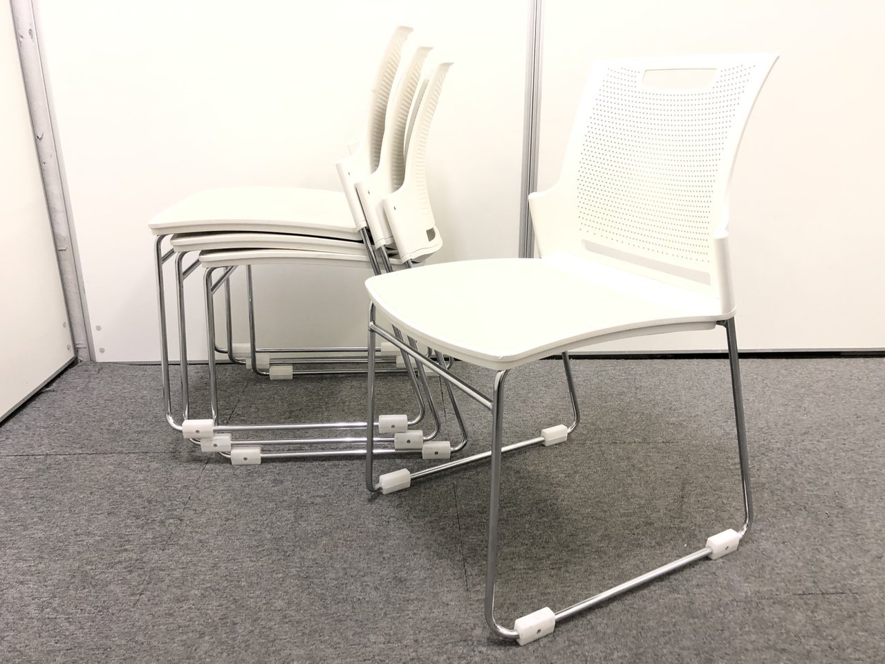 【4脚セット】スタッキングチェア｜オカムラ製(okamura)｜4名用ミーティングスペースにいかがでしょうか！
                        その他シリーズ
                                    中古
            