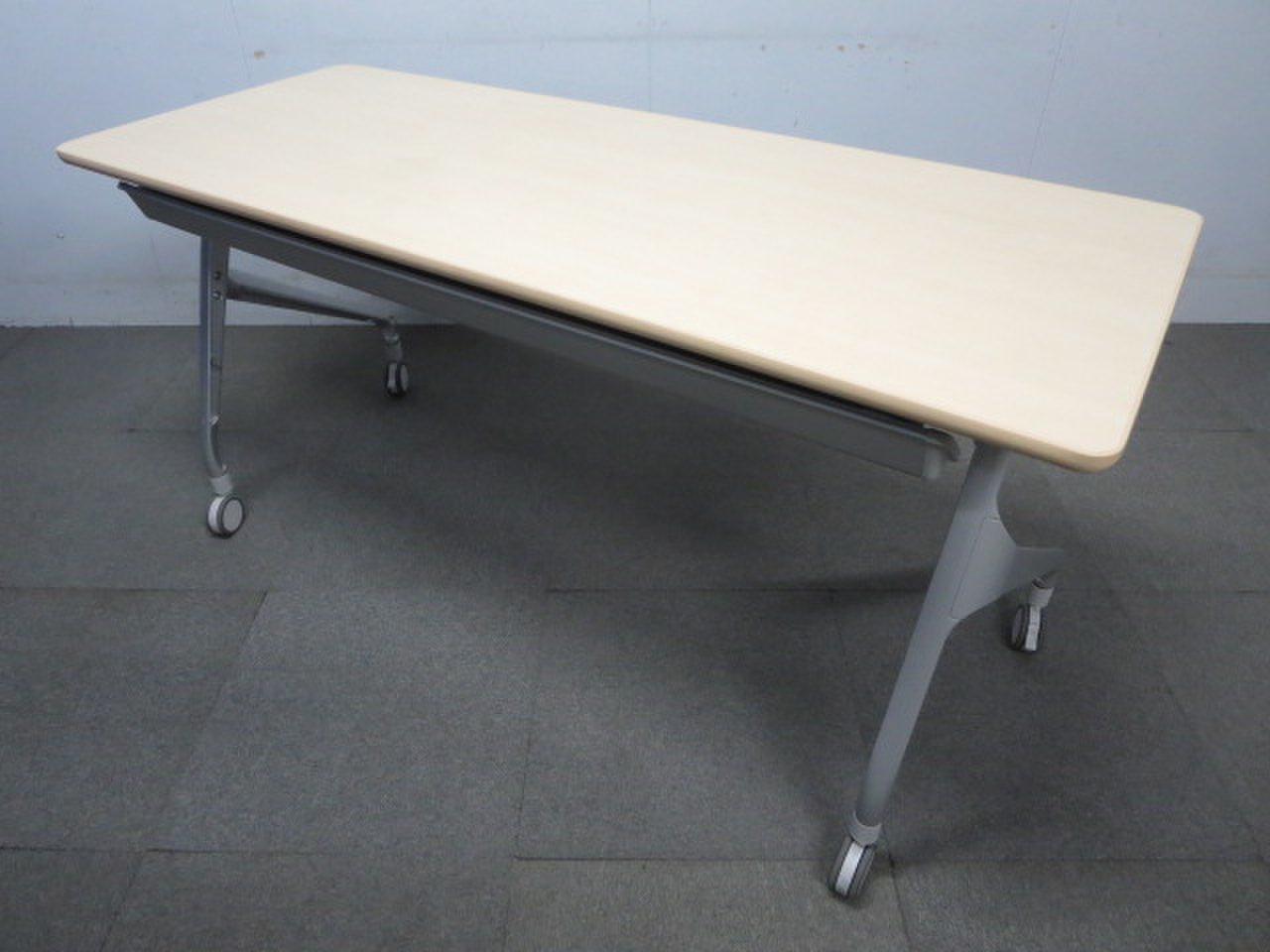 【1点限定！特別価格！】■コクヨ製　サイドスタックテーブル（W1500×D600mm）ナチュラル
                        エピファイ 
                                    中古
            