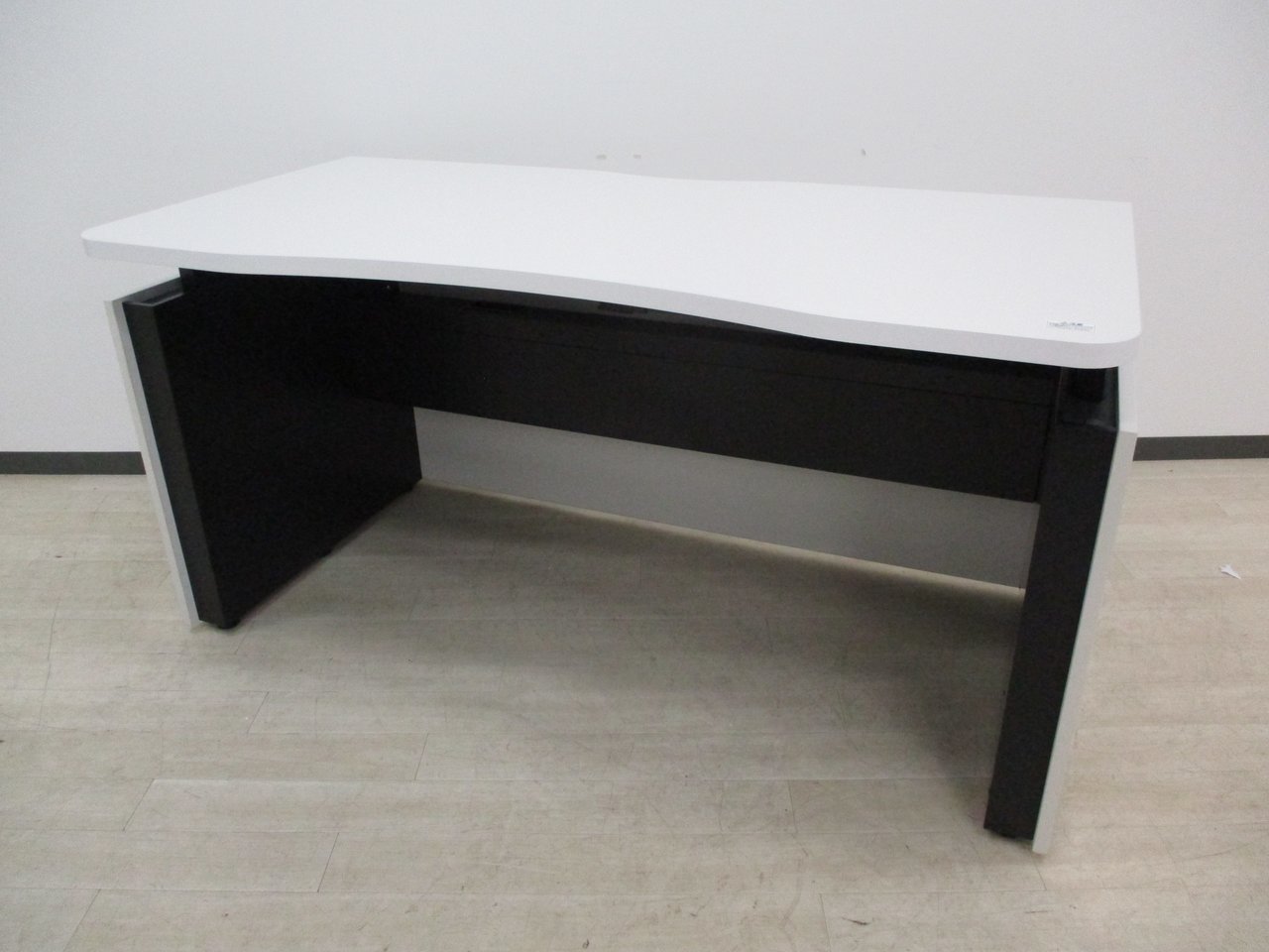 定価18万が特価！2018年製！【レバー式上下昇降！】最新の上下昇降テーブル！
                        ワークリフト
                                    中古
            