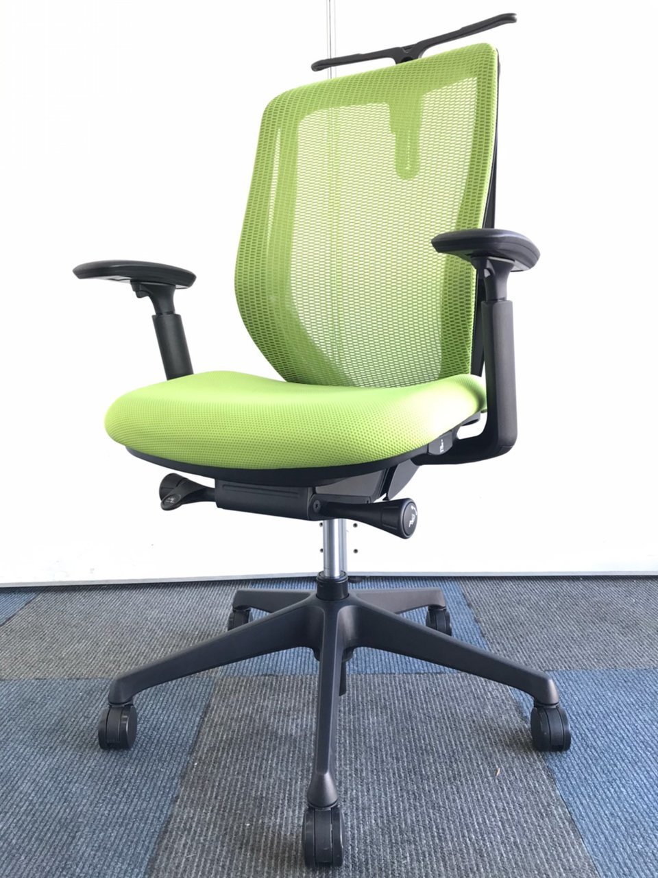 【倉庫在庫品】【売り切れ御免！】トレンドチェア入荷！！機能・デザイン共に最高な逸品！まさに文武両道を極めたチェア！！！/ライムグリーン/FSF5/シルフィ
                        シルフィー（メッシュ） 
                                    中古
            