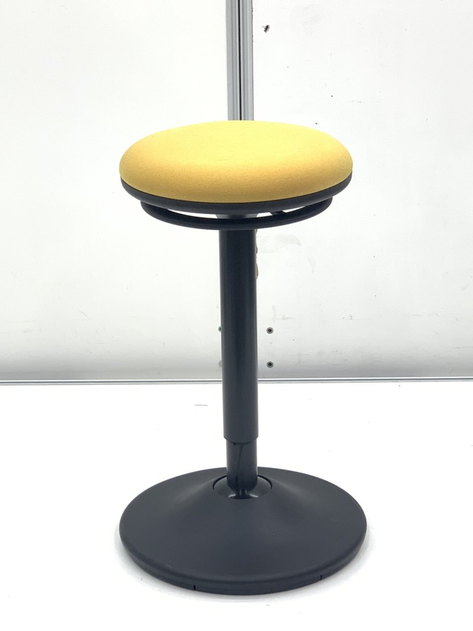 【2018年製】カウンター・昇降テーブルと相性抜群！スイングするチェア。数量ご相談ください！オカムラ製　ピルエット
                        Pirouettoシリーズ 
                                    中古
            