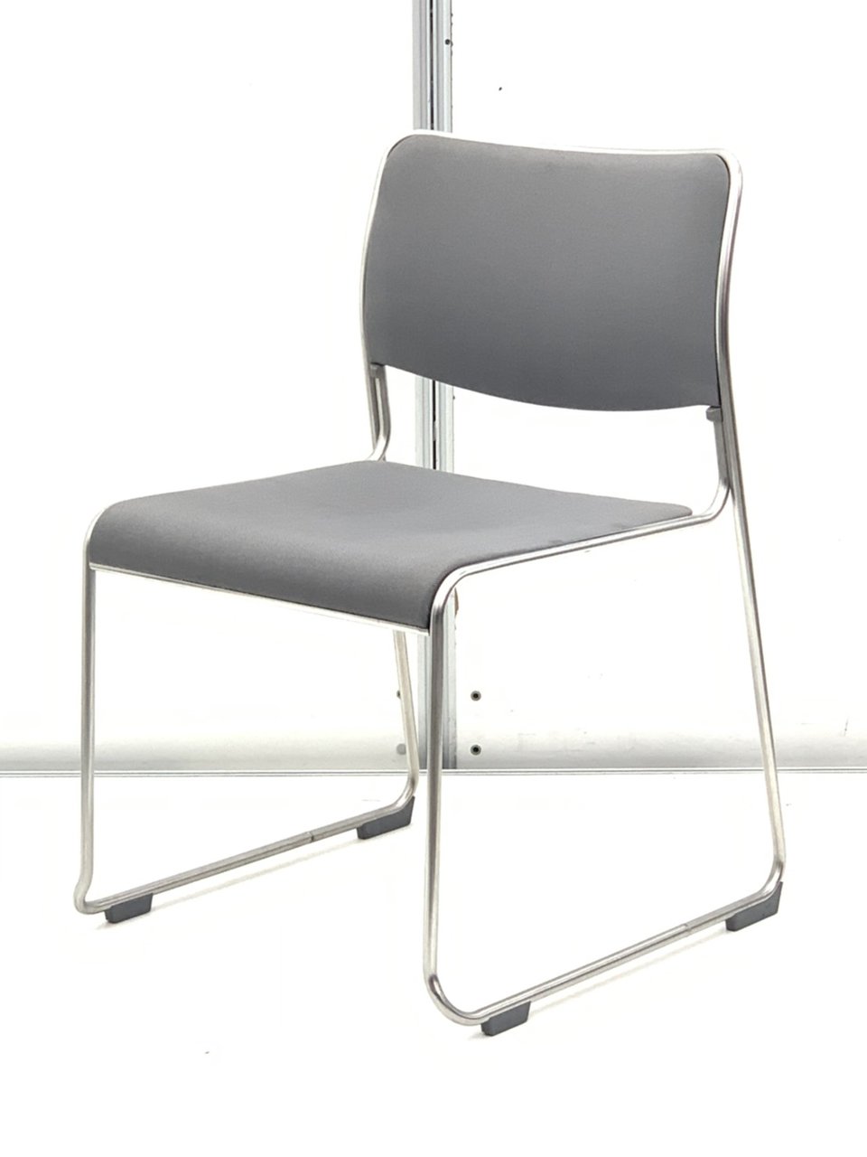 数量多数！お得なスタッキングチェアが入荷！安心国内メーカー製！内田洋行　ST-180
                        ST-180・182 
                                    中古
            