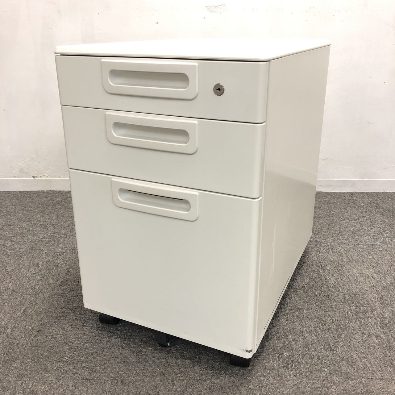 【4台入荷！】人気の高いホワイト系ワゴン！
                        LA
                                    中古
            