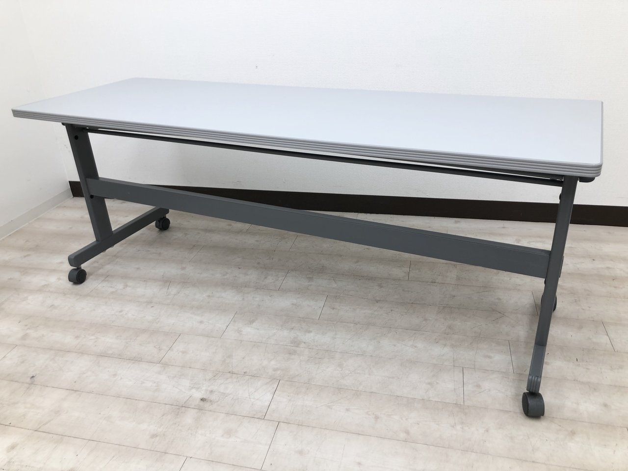 【在庫入替特価！】人気の1800サイズ！イトーキ/スタックテーブル/幕板無し【J】【12】【RP】
                        その他シリーズ
                                    中古
            