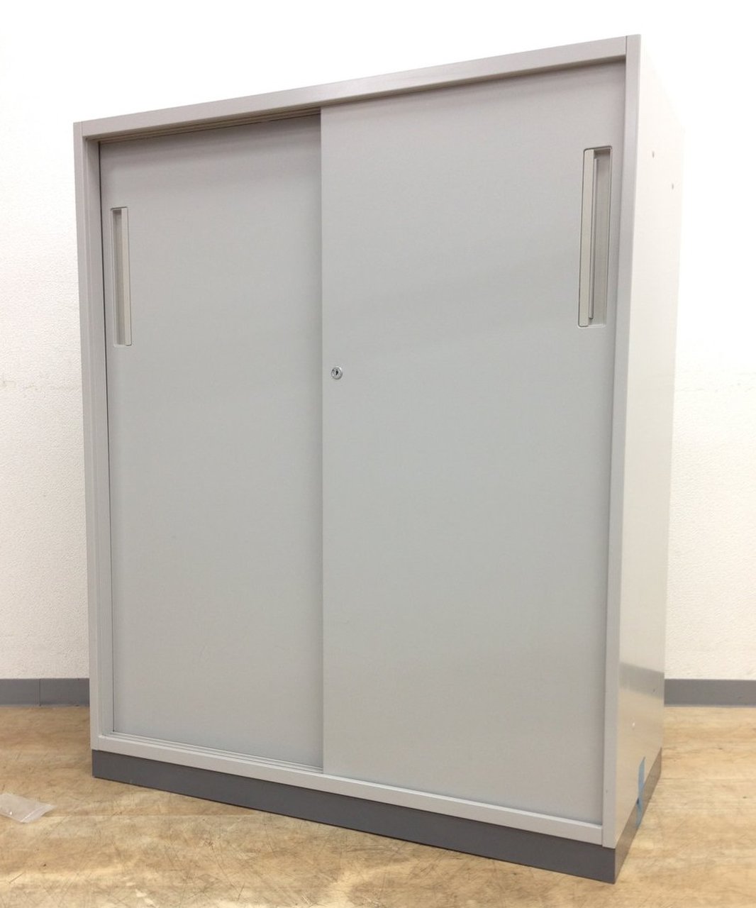 【スライド扉でスペースを有効活用！】■ウチダ　引戸書庫　■HSシリーズ【ペールグレイ】
                        HS
                                    中古
            