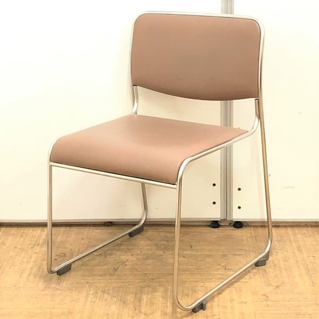 【在庫入替のためお安く！】コクヨ製ミーティングチェア|汚れが付きにくいビニール地！
                        CK-805 
                                    中古
            