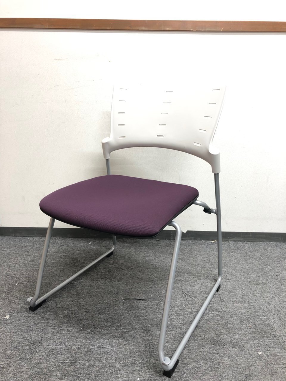 【在庫入替の為お安く！】座面の中のベンディングシートが自在にたわみ、長時間使用でも疲労感の少ない、やわらかな座り心地を実現【新大阪】【北摂】
                        マノス 
                                    中古
            