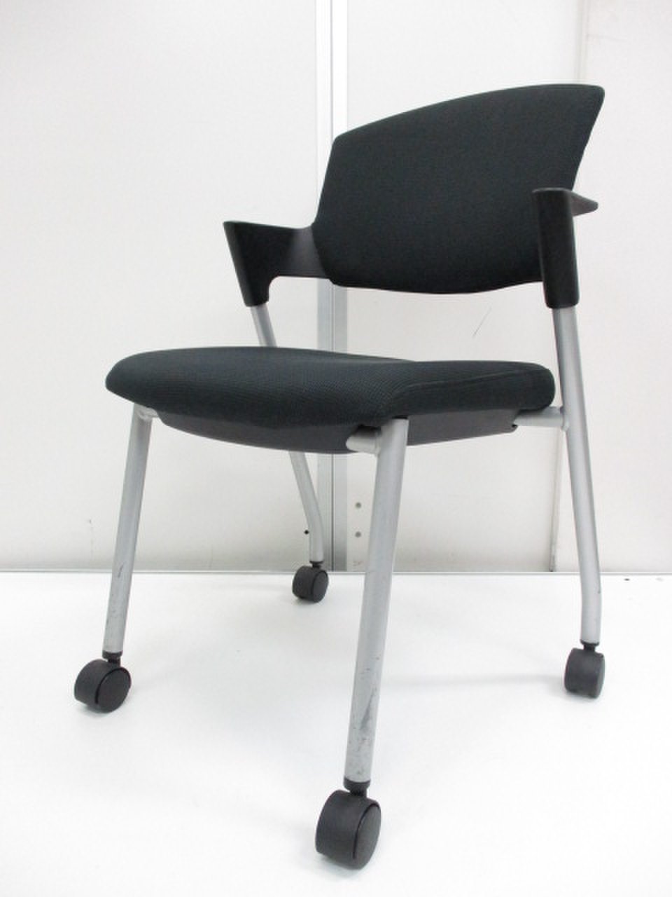 【大量8脚】会議室・休憩室に！使わない時は重ねて収納◆コクヨ製
                        プロッティ（キャスター付） 
                                    中古
            