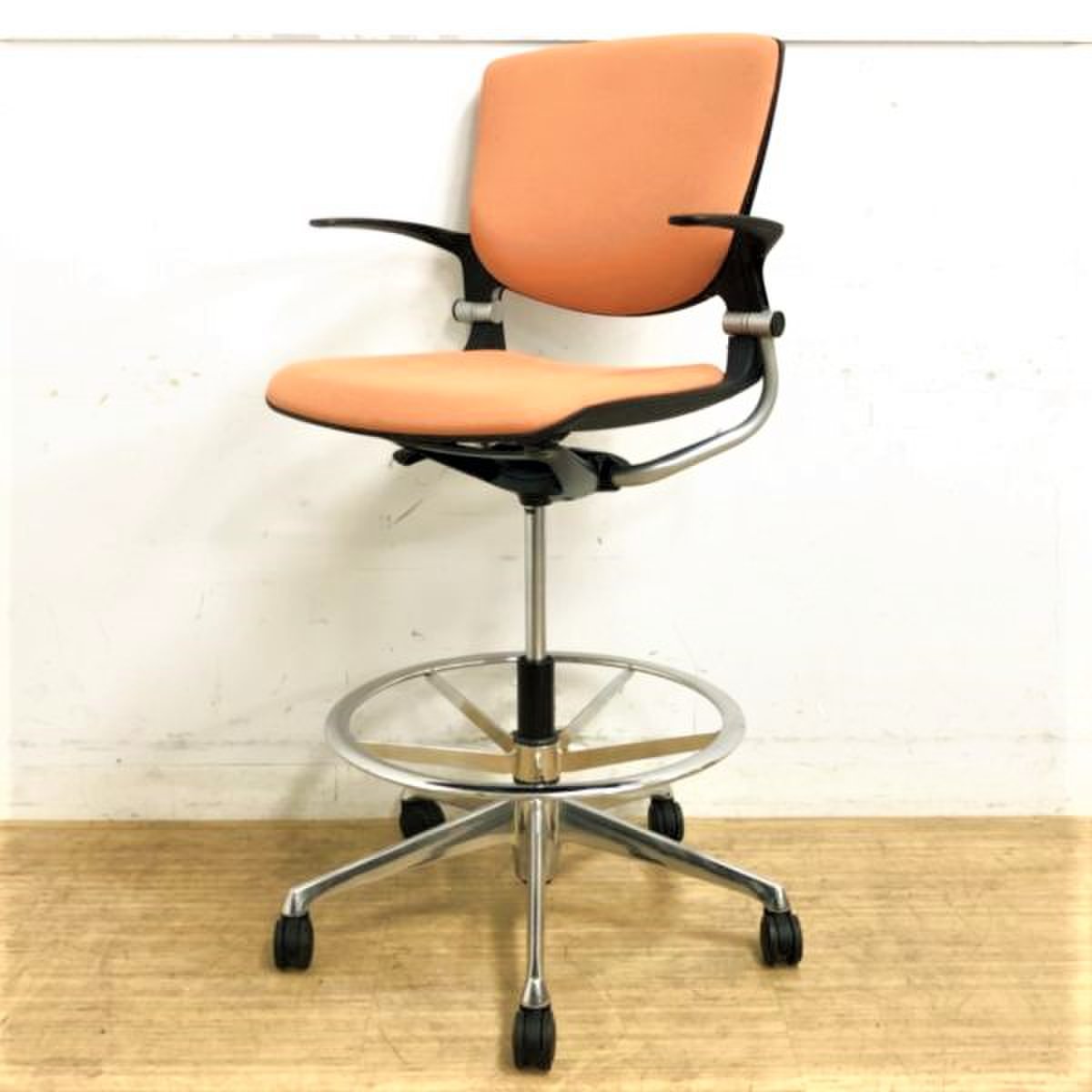 【行き詰ったデスクワークの気分転換に】ハイテーブルとの併用がおすすめ　お洒落な雰囲気がお好きな方に
                        グラータ 
                                    中古
            