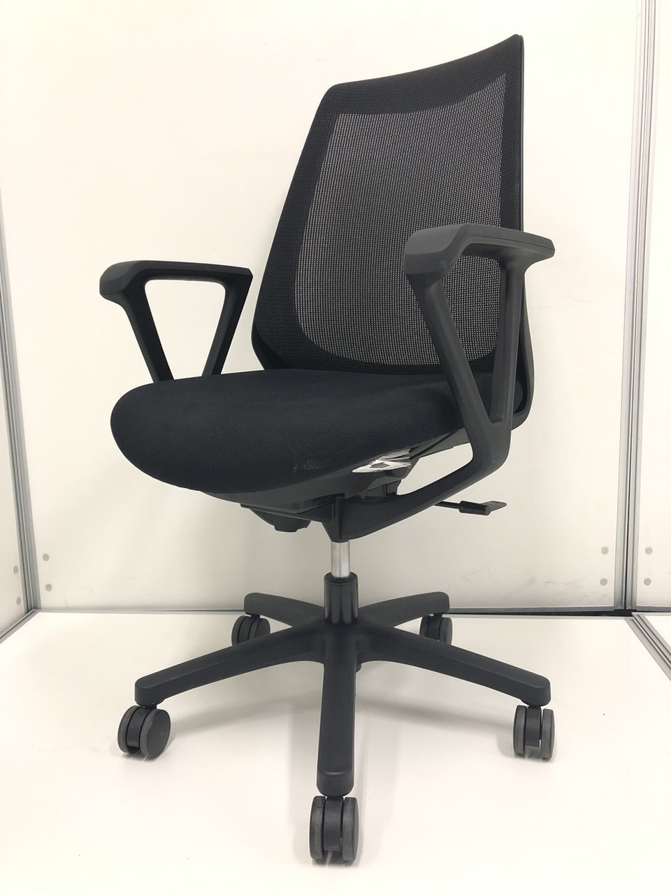 【大量入荷！】イトーキ｜ノナ｜伸縮性・通気性に優れたハイバックチェア！
                        ノナ 
                                    新古品
            