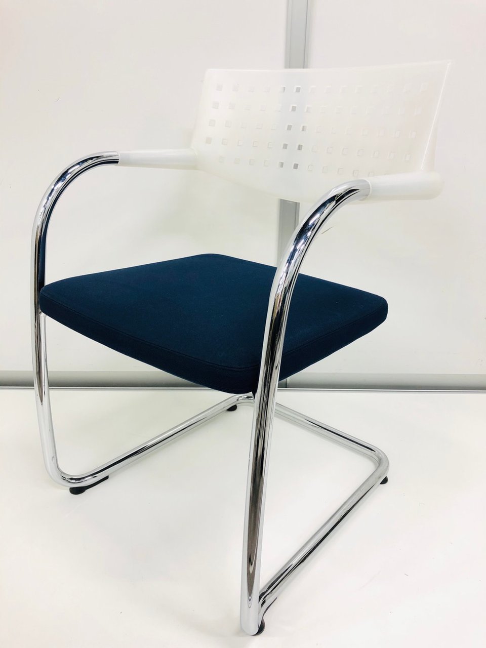 ヴィトラ(vitra)製チェア入荷！★ビザビ
                        ビザロール 
                                    中古
            