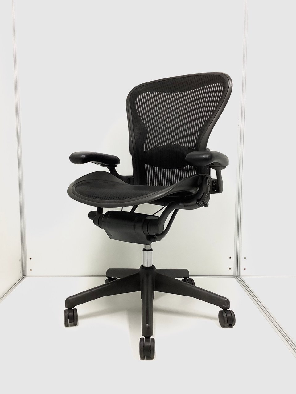 ランバーサポート（新品）／バナナクッション（新品）／チェアの王様／大人気／稀少品／メッシュ◆Hermanmiller／ハーマンミラー　◆Aeron／アーロン　※Bタイプ／クラシック／フル装備
                        アーロンチェア（ランバー
                                    中古
            