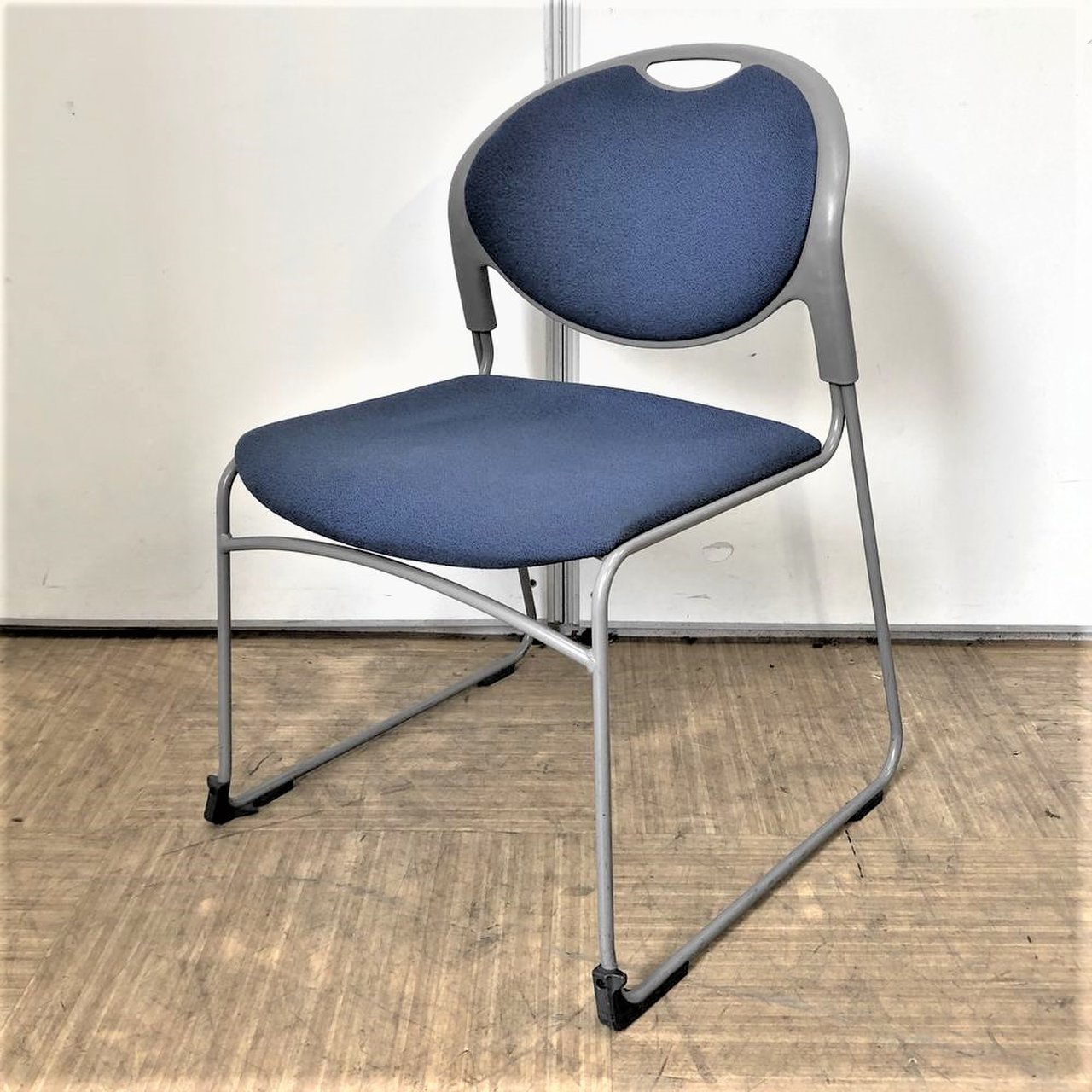 高いコスパの国内メーカー品！シックなネイビーカラーで落ち着いた雰囲気です！
                        クリケット 
                                    中古
            