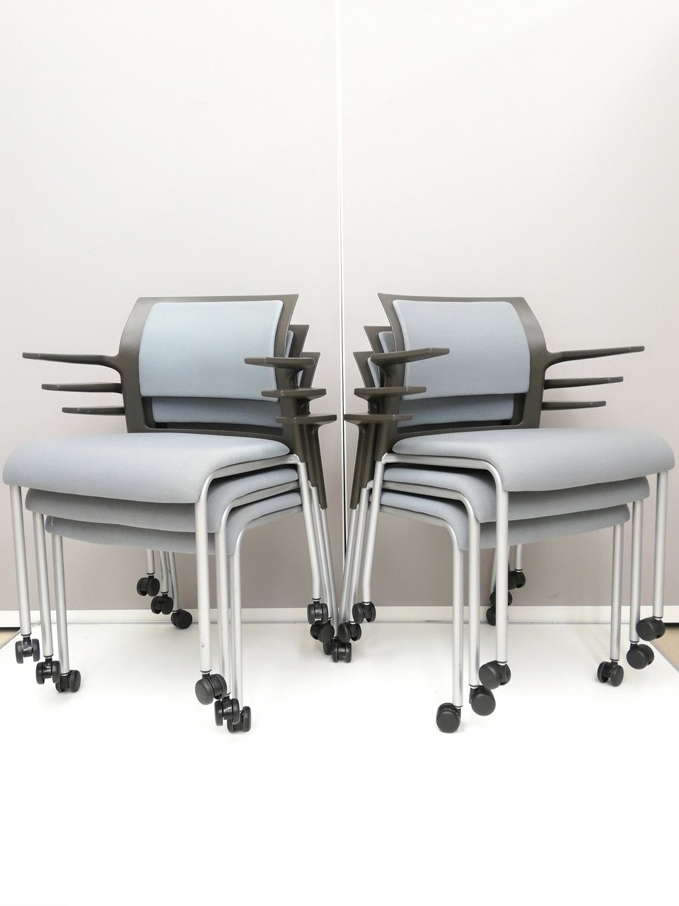 【セット割安】海外メーカー製大き目サイズ◆会議室・休憩室に！重ねて収納可能◆スチールケース製
                        その他シリーズ
                                    中古
            