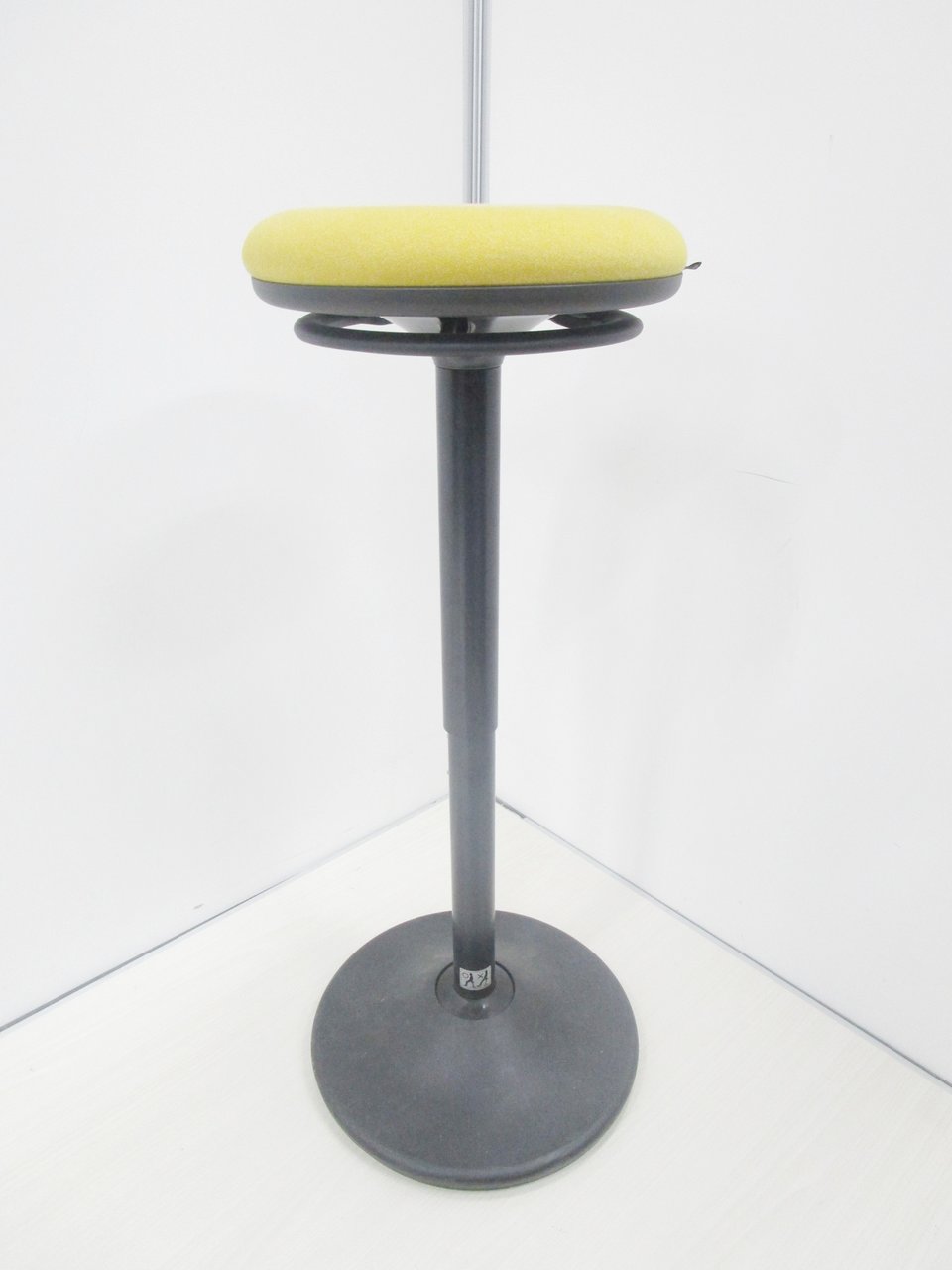 【座り方改革】【希少品】【状態良好】オカムラ/ピルエット/カラー：イエロー
                        Pirouettoシリーズ 
                                    中古
            