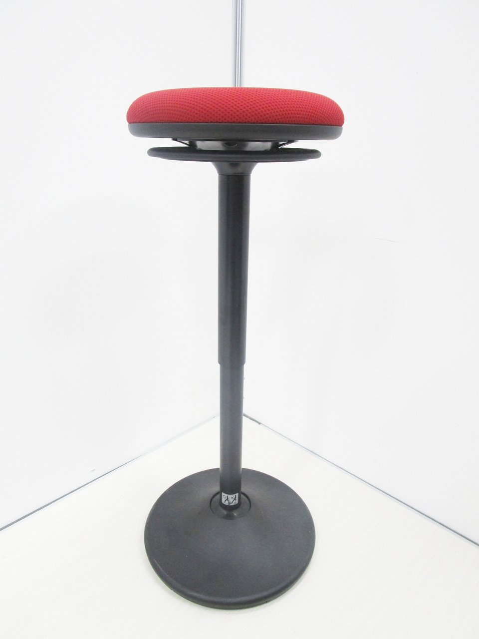 【座り方改革】【希少品】【状態良好】オカムラ/ピルエット/カラー：レッド
                        Pirouettoシリーズ 
                                    中古
            