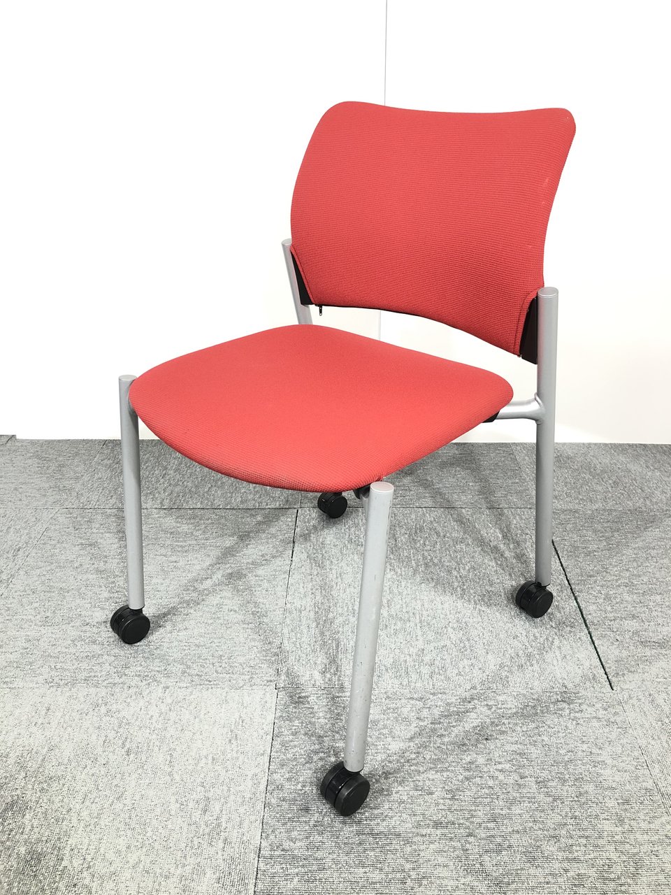 【ロット商品】鮮やかなオカムラ製スタッキングチェア！【関西倉庫在庫】
                        8147シリーズ 
                                    中古
            