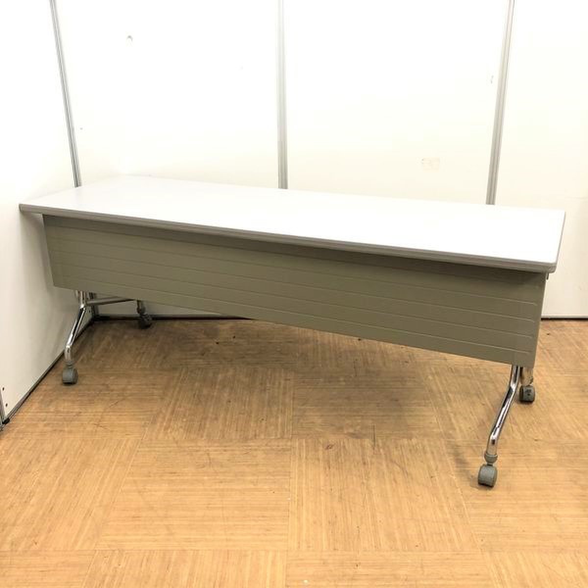 withコロナ・アフターコロナに合わせたレイアウトづくりに最適！キャスター付きで移動も簡単です。
                        サイドテーブルY 
                                    中古
            