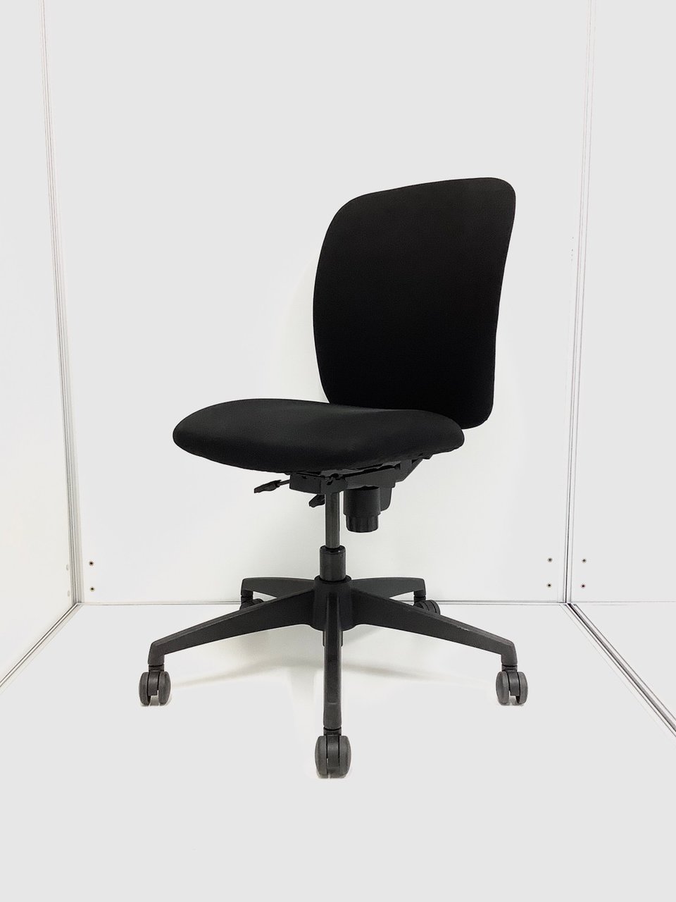 大人気／定番／品質良好　◆Steelcase／スチールケース　◆Apt／アプト
                        アプト 
                                    中古
            