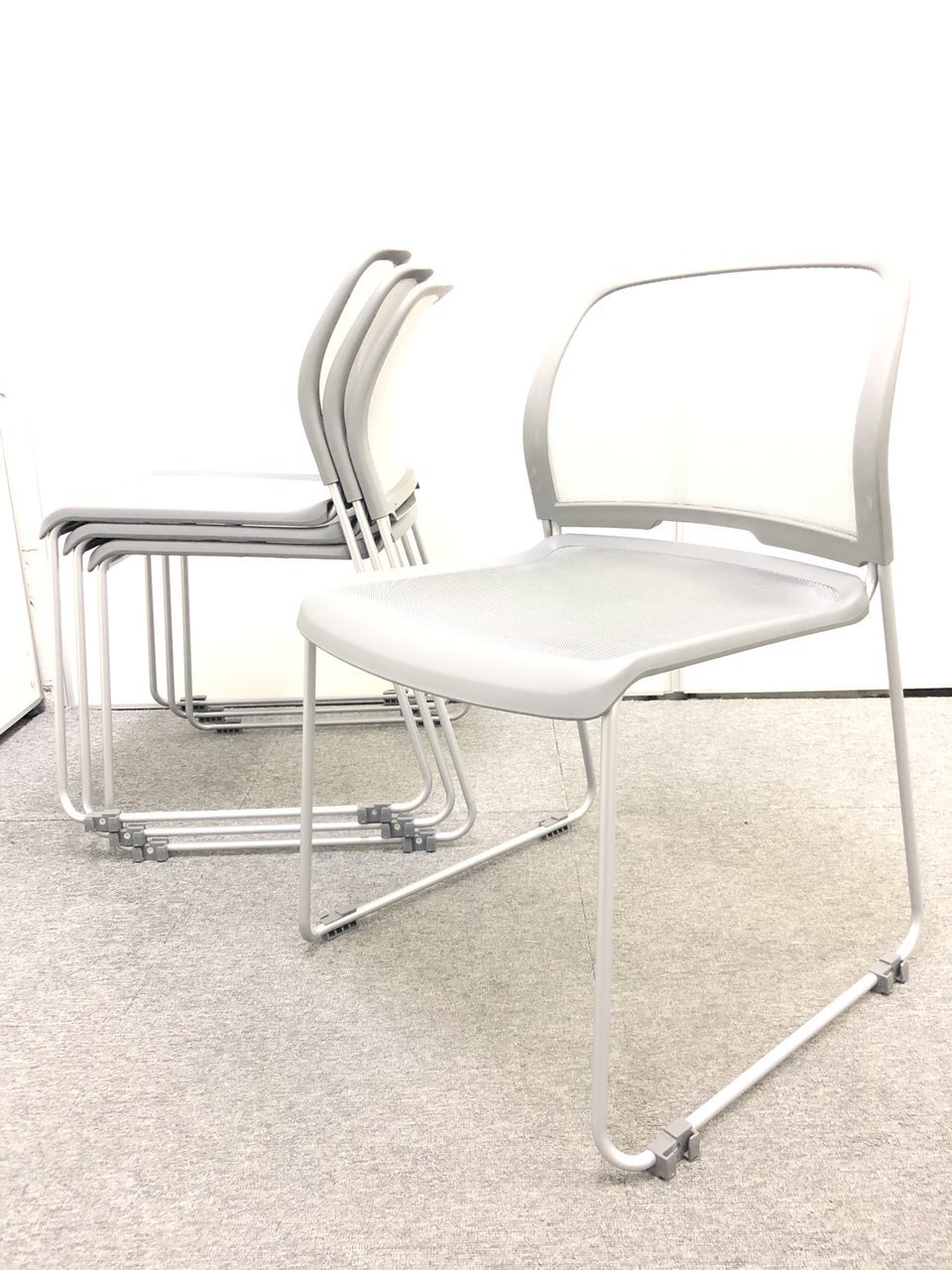 【4脚セット】ライオン(LION)製 スタッキングチェア グレー メッシュ 
                        ナンバー750エフ 
                                    中古
            