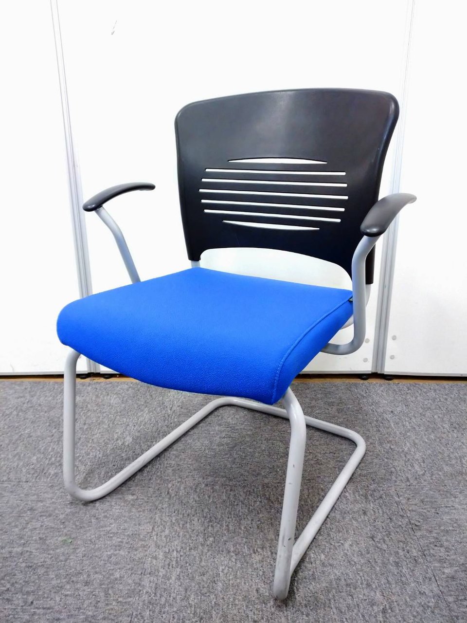 【限定1脚】肘付ミーティングチェア！
                        その他シリーズ
                                    中古
            