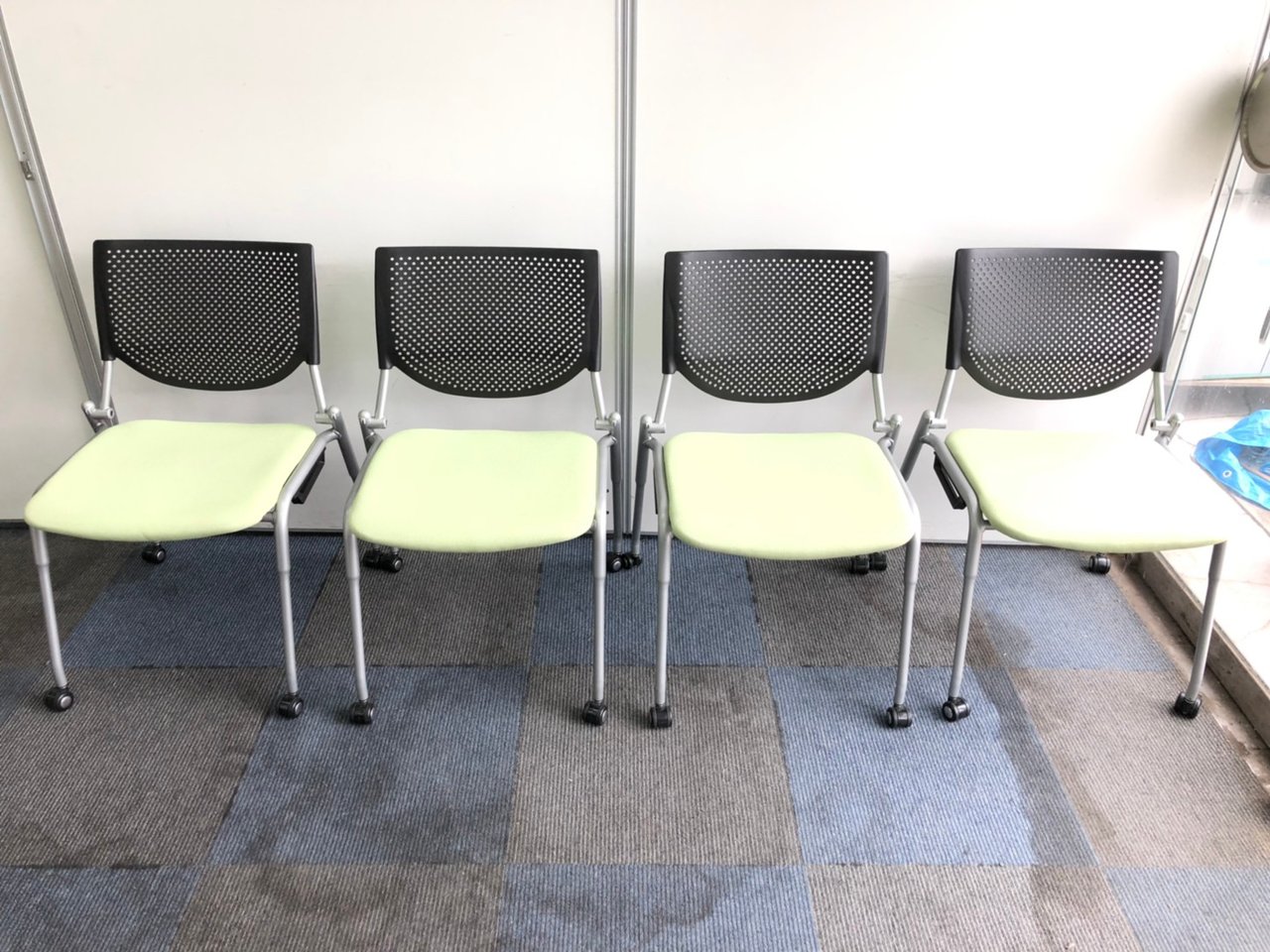 【今だけのお得な4脚セット】テーブルとの組み合わせもお気軽にお問い合わせください！
                        プロスタック 
                                    中古
            