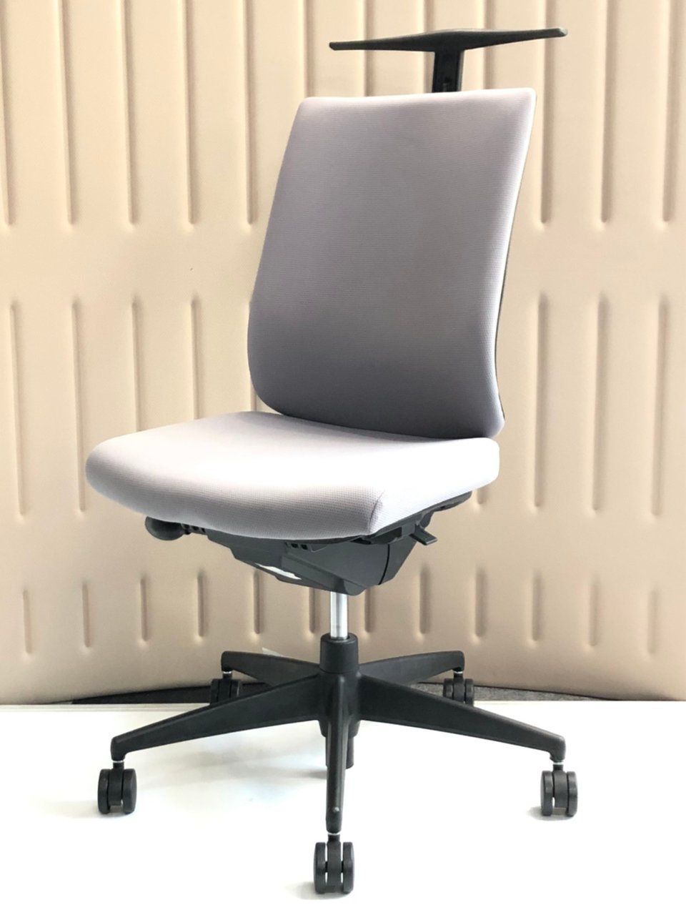 【テレワークおススメ】４脚入荷グレイアタック！長時間ワークも楽々◆コクヨ製ウィザード【IZ】
                        ウィザード2 
                                    中古
            