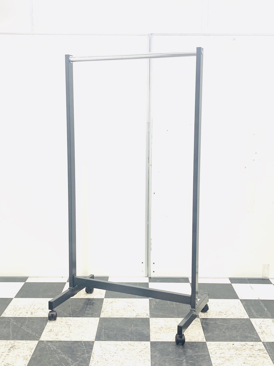 【ジャケット10着以上かけられます！】キャスター付、移動ハンガー！オフィスの必需品！　★
                        その他シリーズ
                                    中古
            